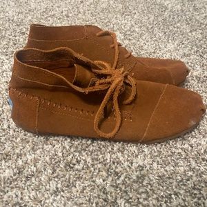 Used Tom’s moccasins, women’s 7